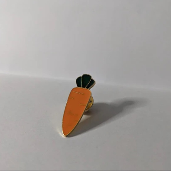 Carrot Pin | Enamel Pin | Fanny Pack Pin | Backpack Purse Hat Pin - Picture 1 of 5